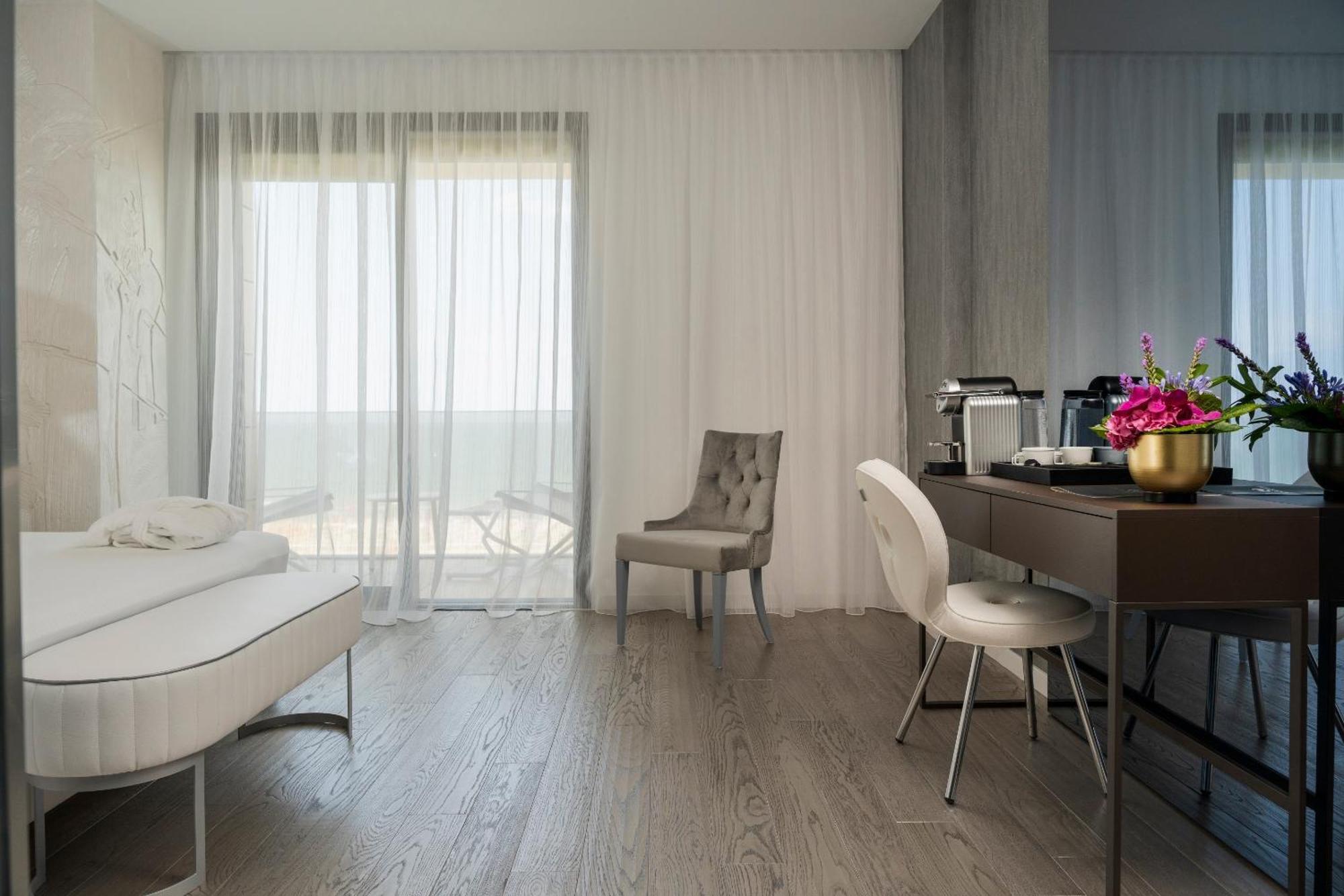 Hotel Promenade **** Riccione Esterno foto