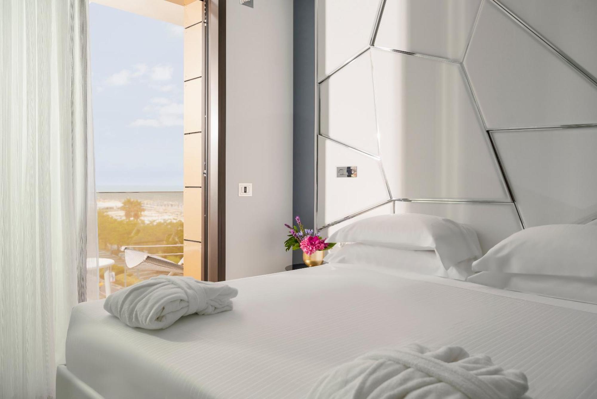 Hotel Promenade **** Riccione Esterno foto