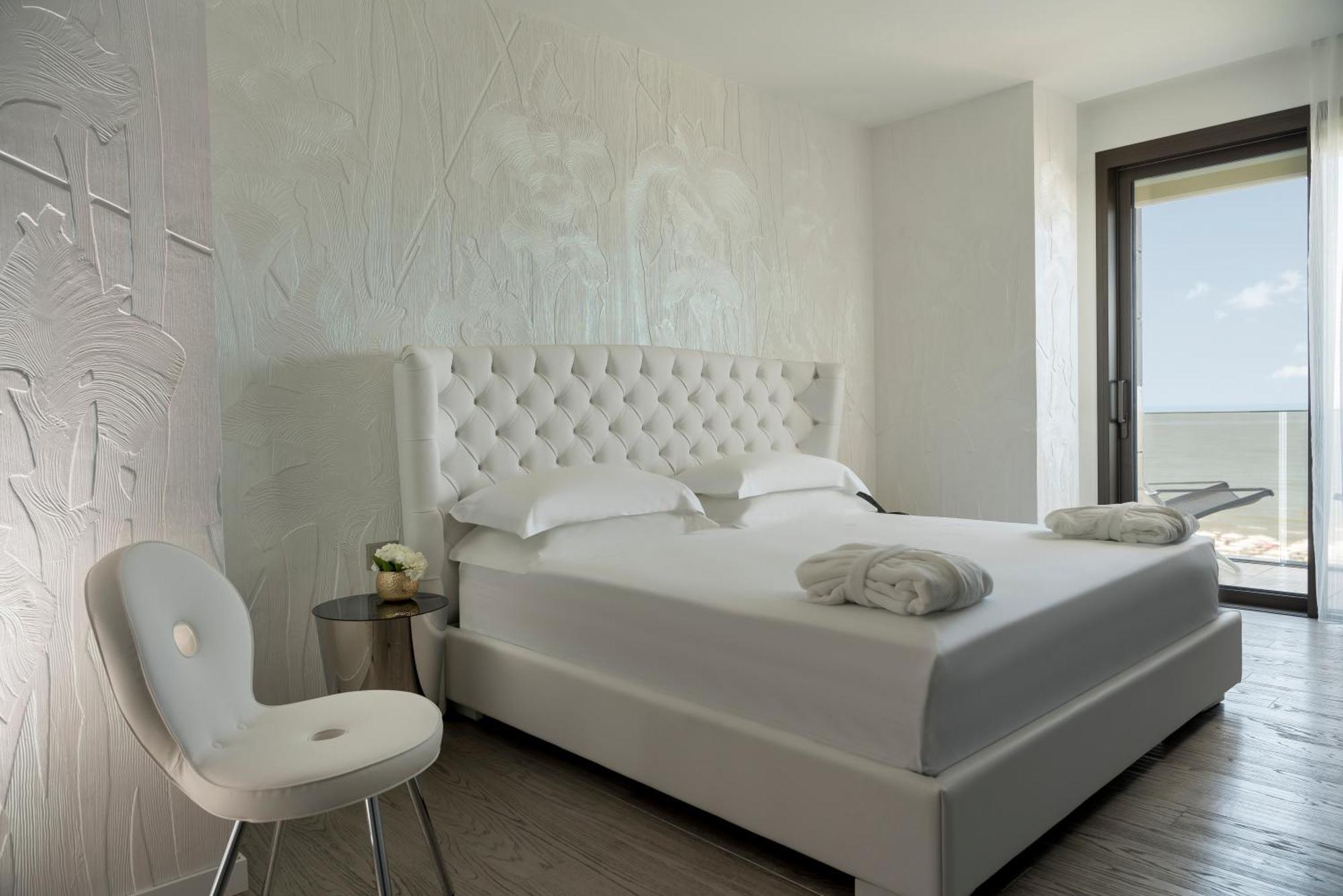 Hotel Promenade **** Riccione Esterno foto