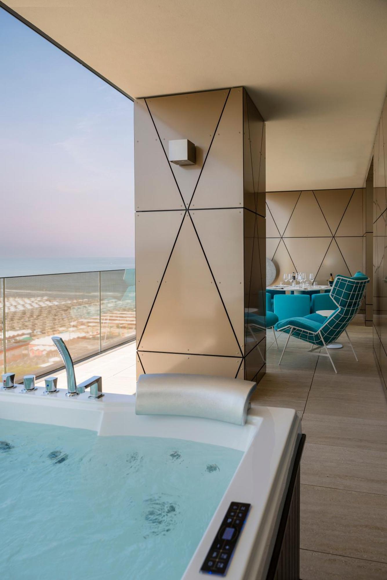Hotel Promenade **** Riccione Esterno foto