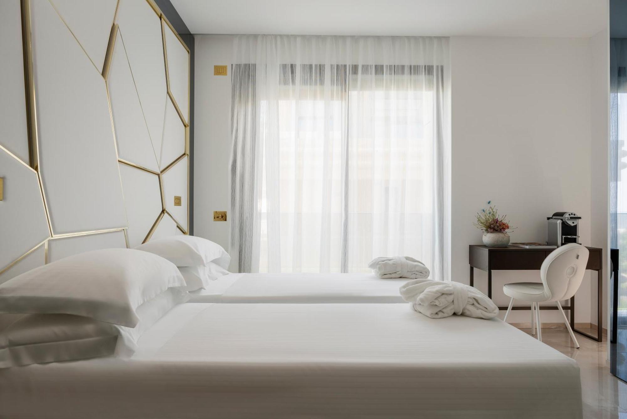 Hotel Promenade **** Riccione Esterno foto